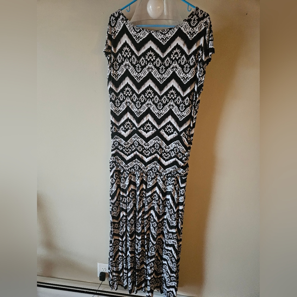Short Sleeve Maxi - Picture 2 of 4